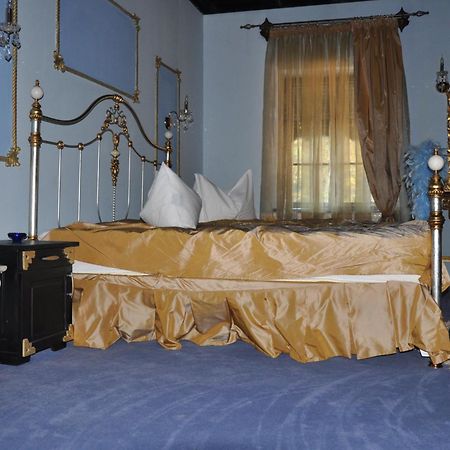 Casa Cu Farfurii Hotel Sinaia Room photo